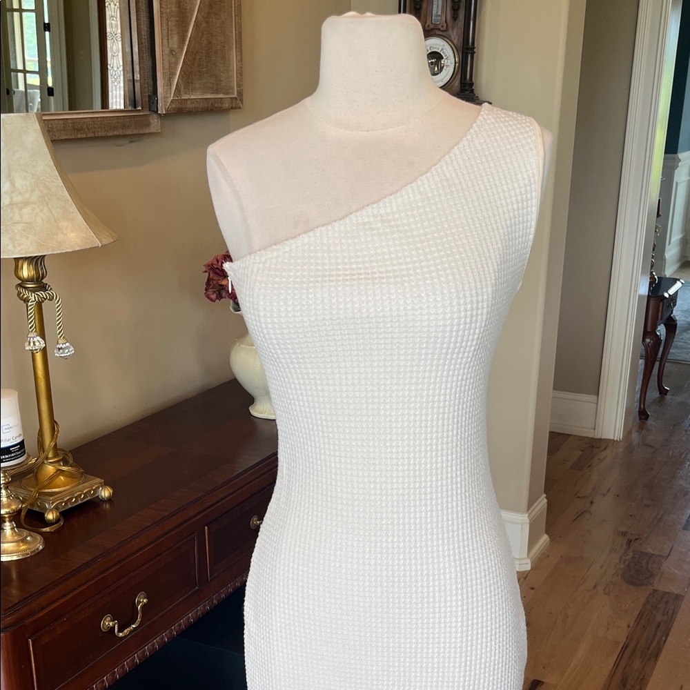 One Shoulder Cream Waffle Form Fitting Dress Fringe New - Picture 2 of 10